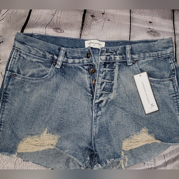 Shorts - Picture 2 of 5